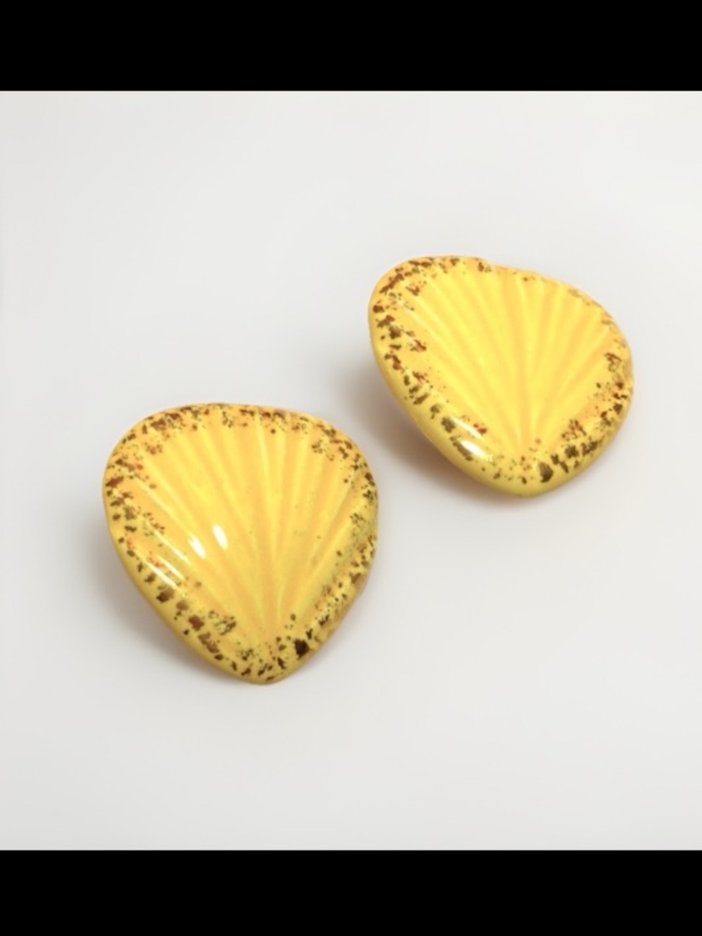 Vintage 80s Yellow Gold Speckled Ceramic Clip Earrings